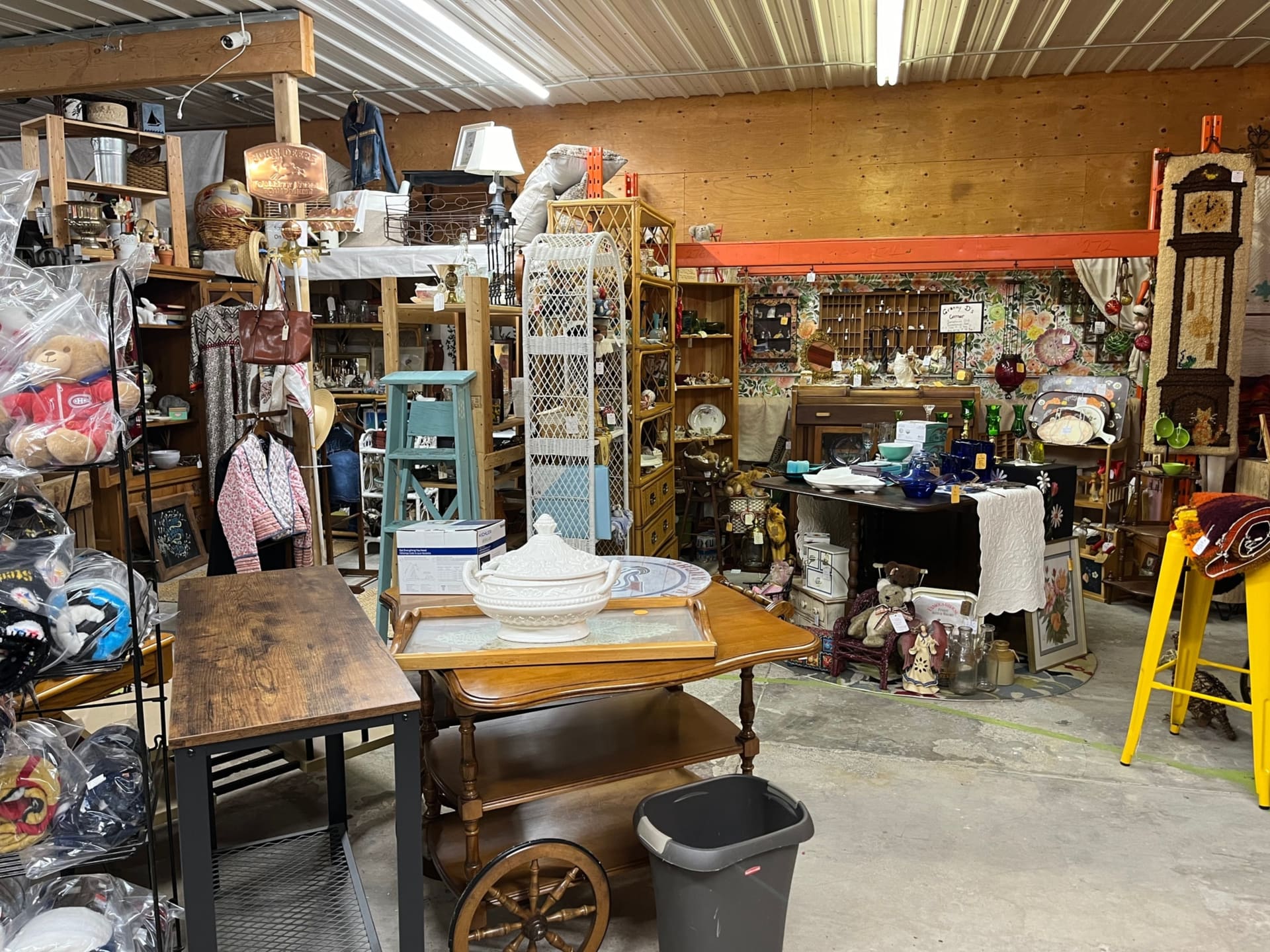 Furniture, a tea cart and vintage decor in the OSA Auctions market